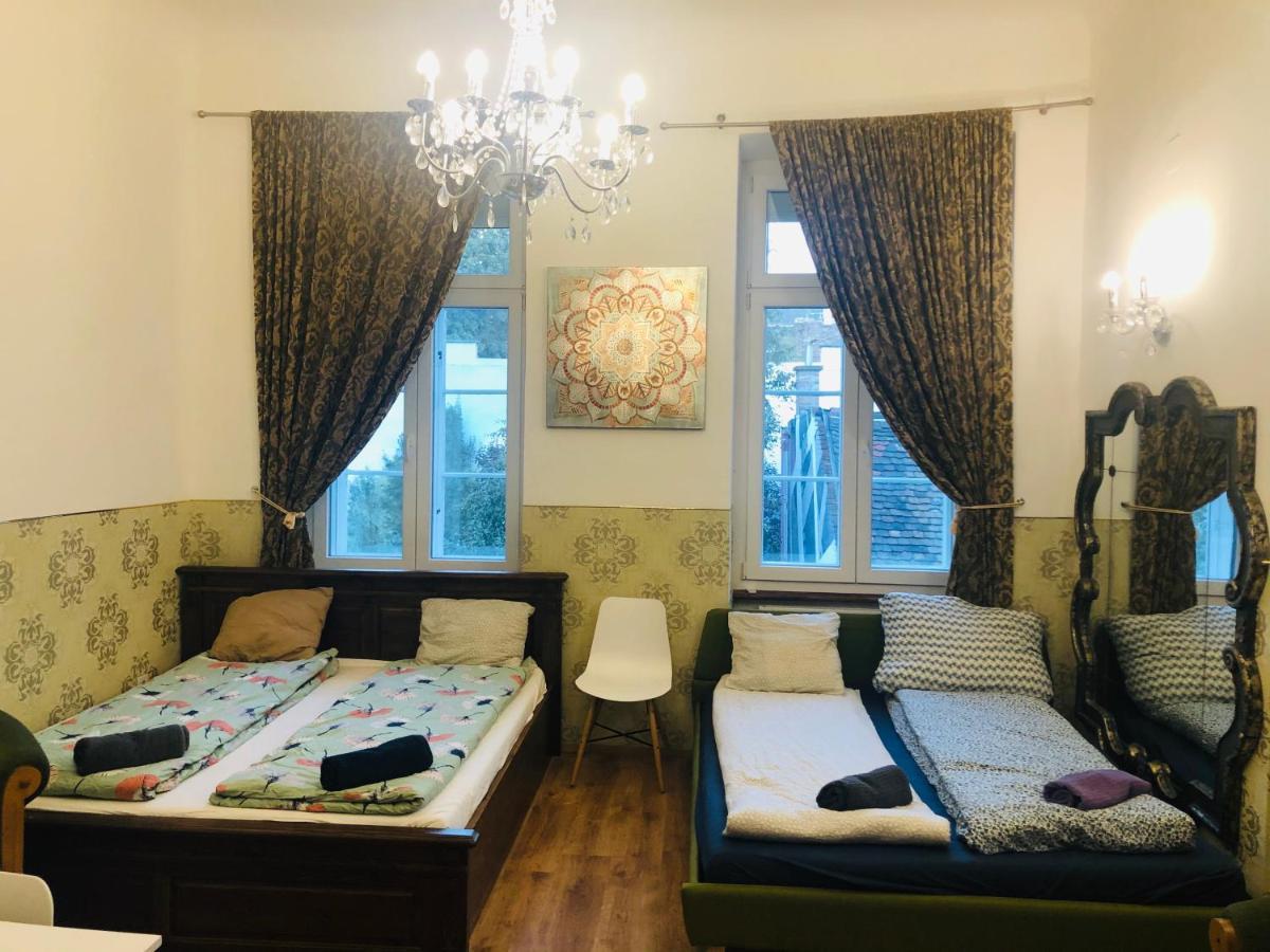 Modern Classic On Kiraly Budapest Luaran gambar